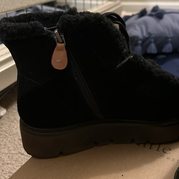 Kenneth Cole Gentle Soul Sherpa lines snow bootie - Picture 3 of 3
